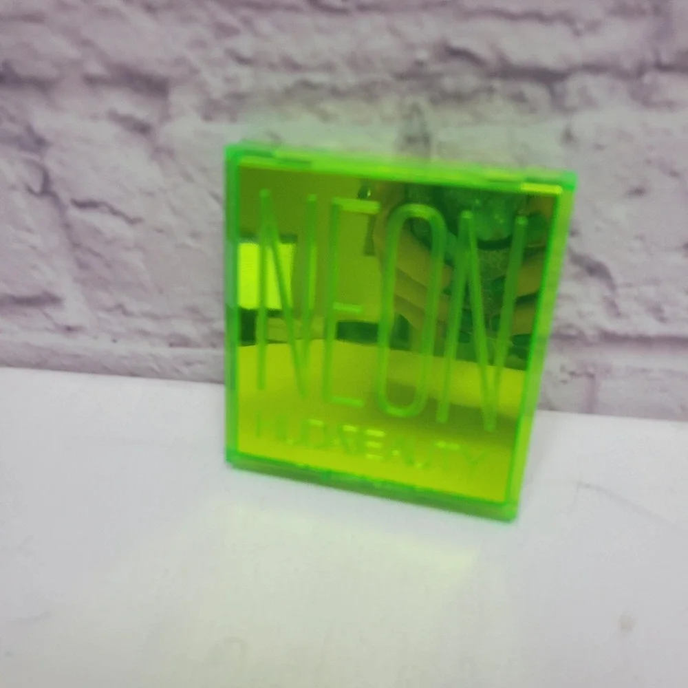 NEW No Box Huda‎ Beauty Neon Green Obsessions Eyeshadow Palette Sparkly